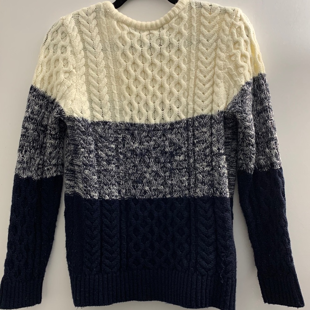 ❤️Sweater❤️ - Picture 2 of 4